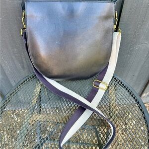 MADEWELL The Transport
SaddleBag Black Leather Crossbody
Sling Bag